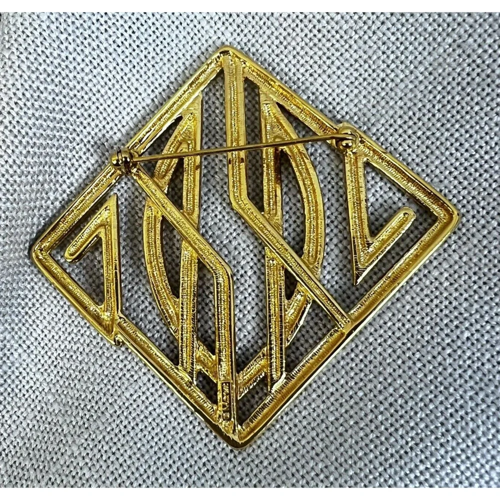 Modern Gold Brooch Lapel Pin Abstract Costume Jewelry Accessory Unisex Fashion
